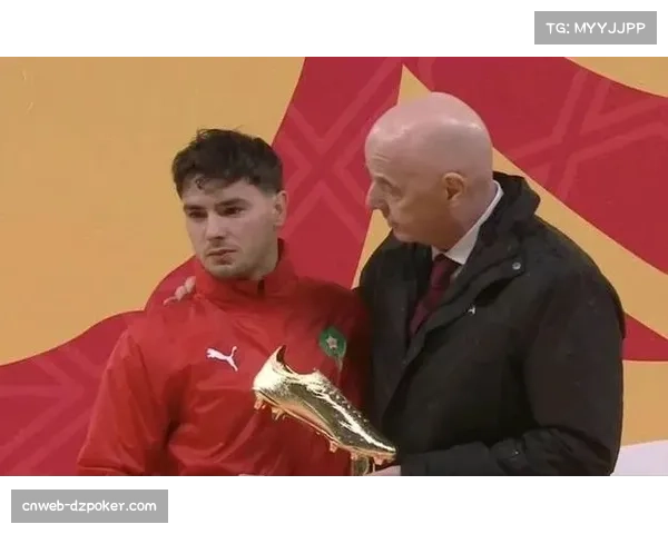 塞内加尔替补门将迪乌夫赛后晒照庆祝:非洲杯奖牌和毛巾都在这里